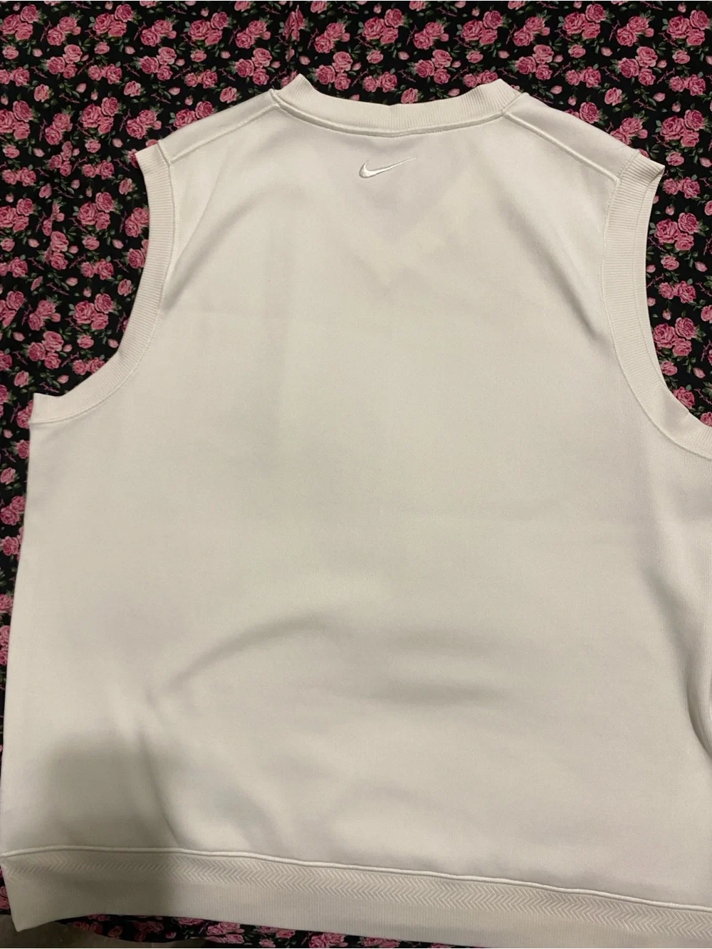 Nike Cream V‑Neck Sleeveless Knit Top Golfing